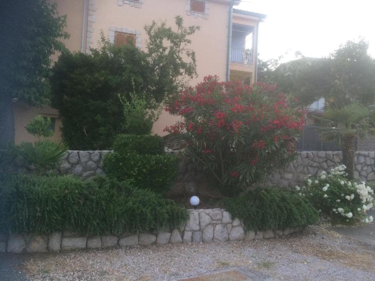 Botic Apartments Šilo Buitenkant foto