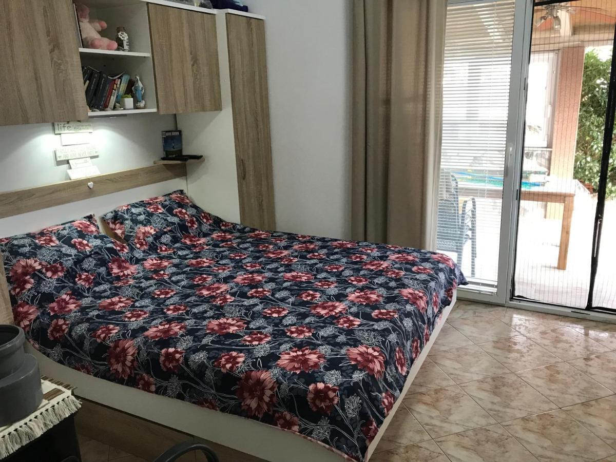 Botic Apartments Šilo Buitenkant foto
