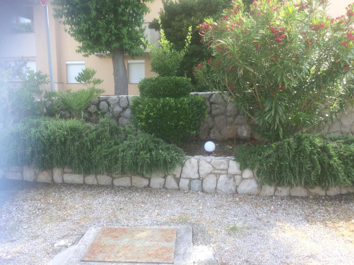Botic Apartments Šilo Buitenkant foto