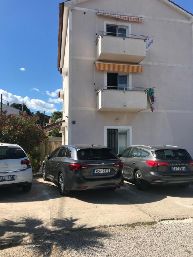 Botic Apartments Šilo Buitenkant foto